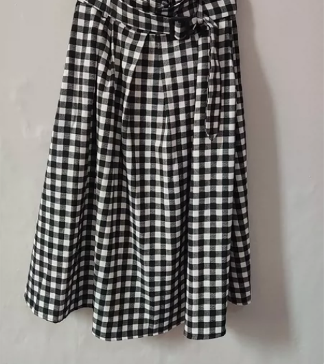 出二手女士格子裙，半身裙，品牌帛袖正品，衣...