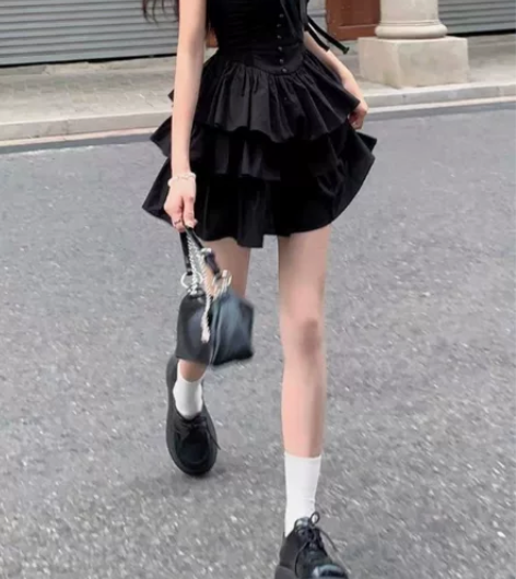 YUKI小树家黑色吊带小众法式显瘦蛋糕连衣...