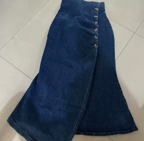 鱼尾牛仔裙 感兴趣的话点“我想要”和我私聊...