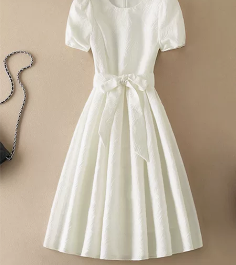 新裙子没有穿过，太公主风了不符合我的气质，...