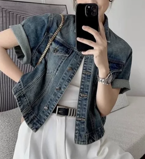 牛仔外套 搭个半裙 吊带裙 都贼好看 出片...