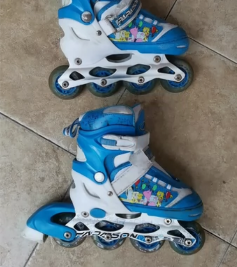 免费送20cm～22cm儿童溜冰鞋，直排轮...