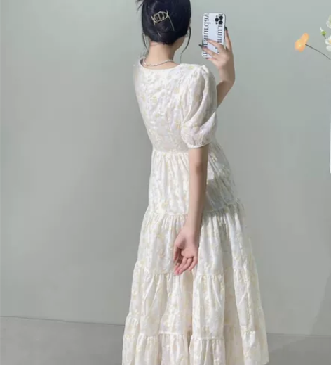 出一条碎花裙，153从淘宝购入特别好看一次...