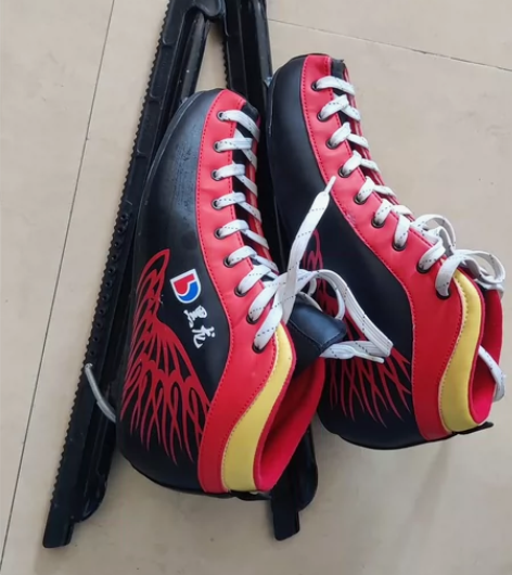 黑龙，速滑冰刀鞋， 二手 ，带刀套  ，4...