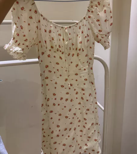 ur连衣裙 仅穿过一次 95新 弹性很大 ...