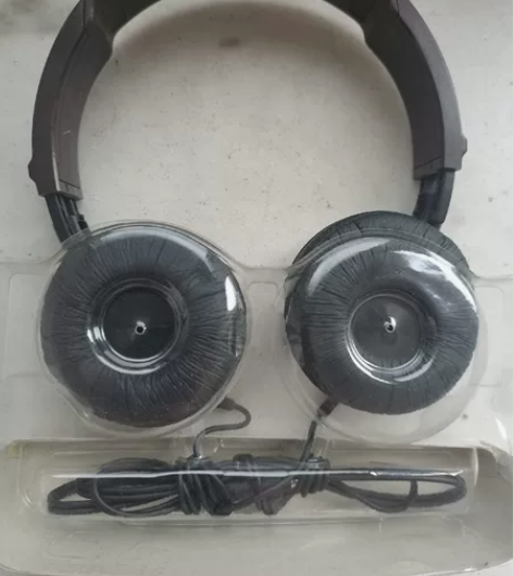 飞利浦有线耳机，咖啡色，成色如图，功能正常...