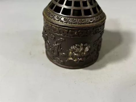 龙纹熏香炉 感兴趣的话点“我想要”和我私聊...