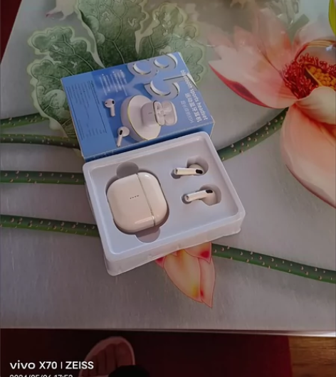 颜值高质量好，在这个价位是很不错的耳机 感...