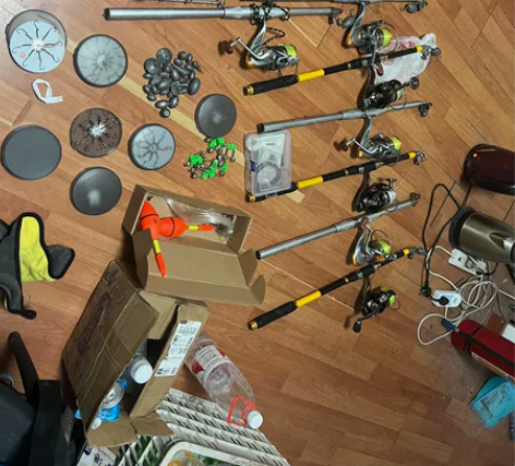 海竿便宜卖,一共九把海竿配件齐全。海竿长两...