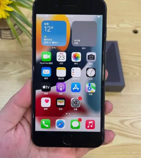 低价出iPhone8plus 64g女大学...