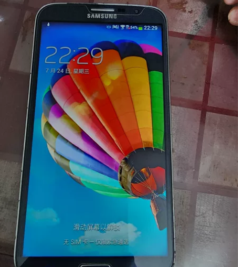 出一个三星i9200大屏手机，两块原装电池...