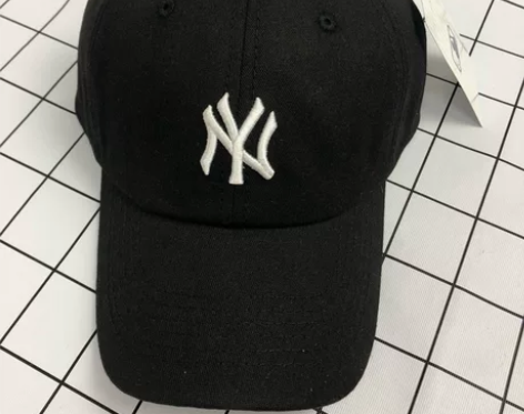 给男朋友买的MLB的黑色棒球帽，忘了一直没...