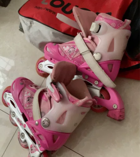 豪华旱冰鞋，可以伸缩 伸开24公分，收回2...