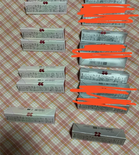 博主闲置，小奥汀口红，唇釉全新未拆封，小奥...