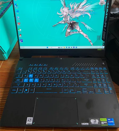 ?去年8月份购买，没怎么使用过。充电器，包...