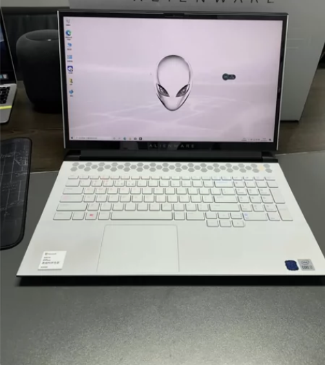 外星人M17R4 高配白色2021款17寸...