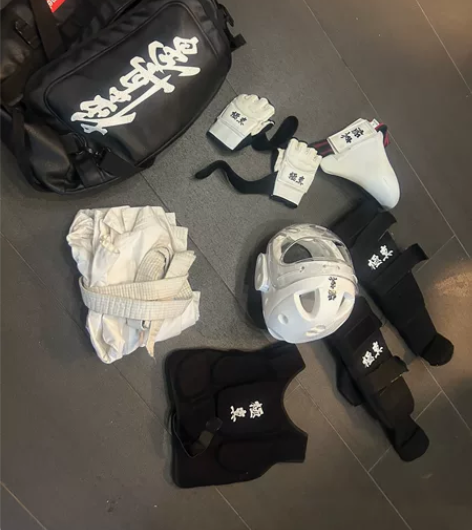 空手道护具+道服，适分135cm以下的儿童...