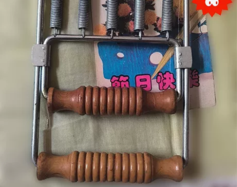 五簧握力器。实木手柄，单个包装。里面的图片...