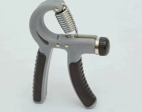 健身房倒闭出一批握力器，健身房之前送会员的...