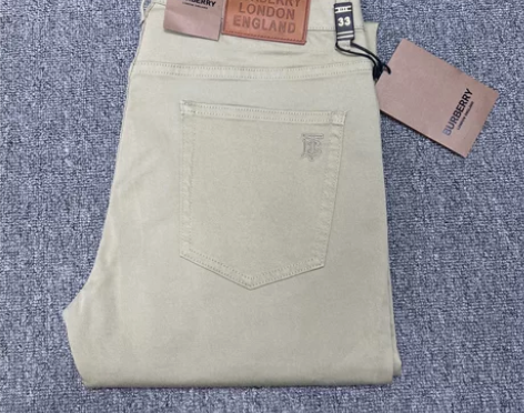 闲置捡漏！特价全新巴宝莉经典纯黑色牛仔裤男...