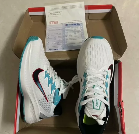 原价598商场购入的2双耐克。急出包邮！耐...