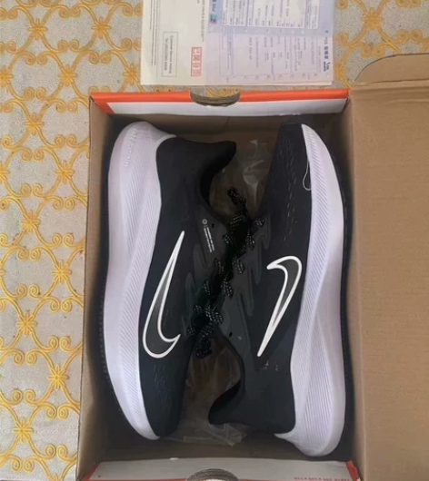 全新未拆！一次都没有穿过！耐克跑步鞋运动鞋...