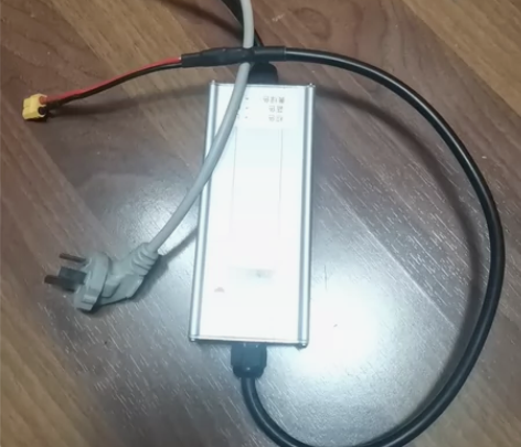 12V 16.7A电源 在电脑网店买的，给...