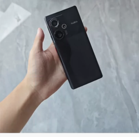 努比亚z50，12+256，黑色 外观：有...