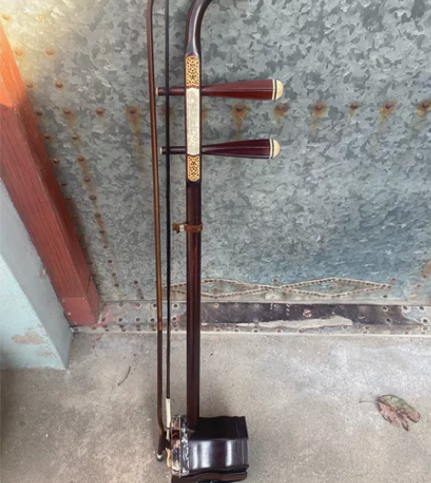 一把名家老二胡。 感兴趣的话点“我想要”和...