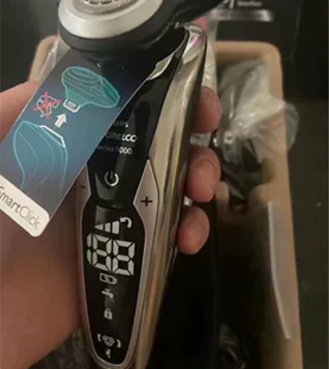 飞利浦电动剃须刀9系 原价888给的低价出...