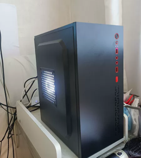 台式电脑小主机 主板：七彩虹b85，vga...