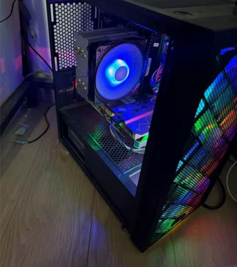 台式电脑主机一台  外观很炫酷     c...