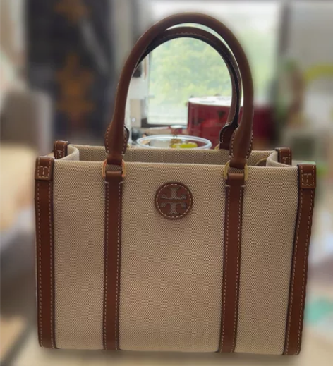 ?TB手拎斜挎包25cm… 感兴趣的话点“...