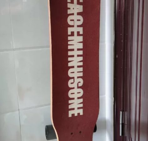 买回来玩过三次就一直在落灰， 螺丝上有锈介...