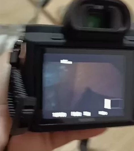 京东买的索尼a7r2加28－70镜头，保修...