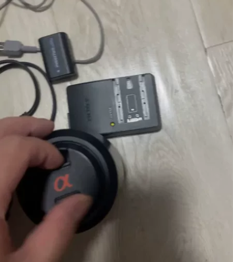 闲鱼入的a290,带2个镜头,2块电池都是...