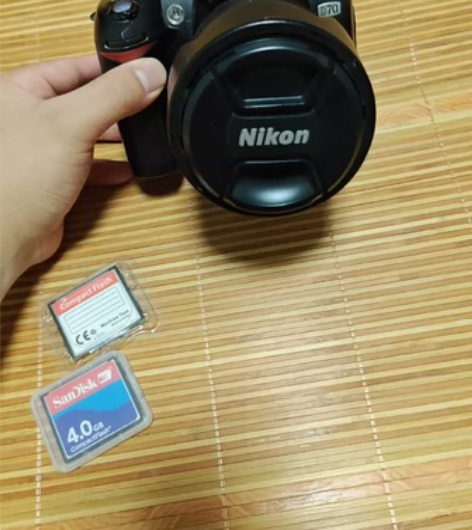 尼康 d70，有使用痕迹，镜头18-135...