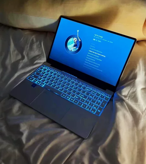 纯个人闲置 于今年四千多买的一台全新笔记本...