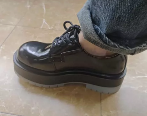 37码,防水台高,下雨可穿,几乎全新,随缘...