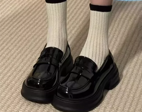 【全新包邮】（特价清仓）   黑色厚底乐福...