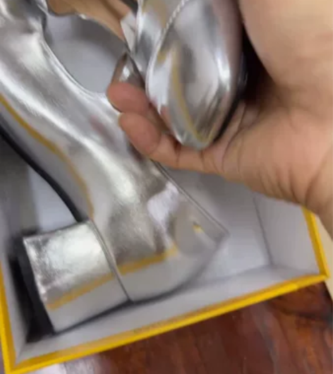 全新捡漏银色内增高玛丽珍鞋女2024新款爆...