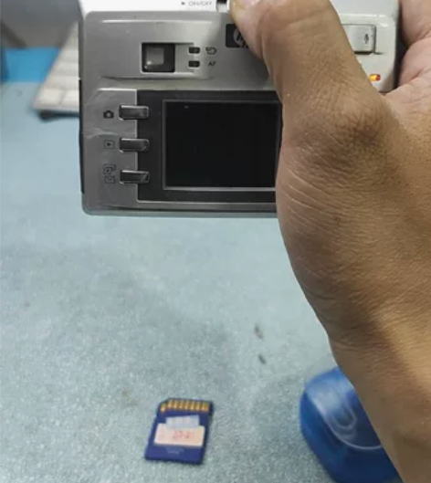 惠普735老CCD相机一个， 成色见图，表...