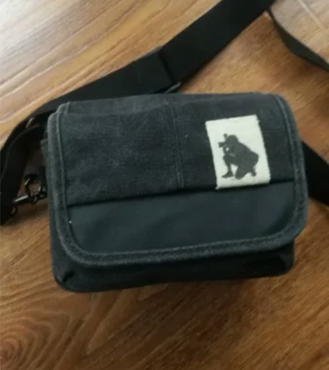 时尚微单相机 包成色不错，适合放微单相机，...