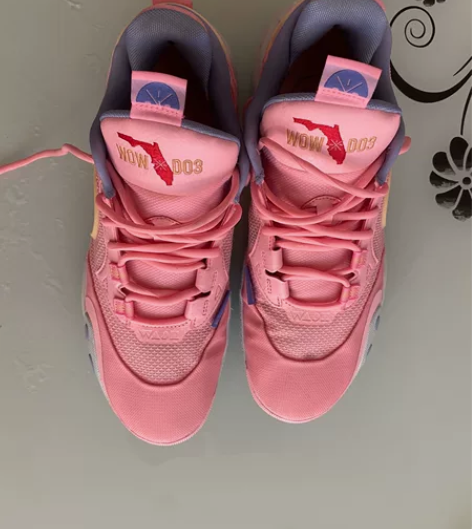 李宁全程12，浅粉色，九成新，打篮球踩别人...