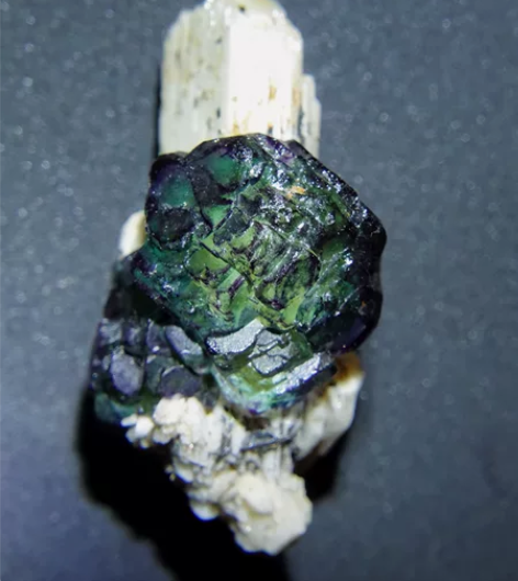 纳米比亚萤石 长在长石上的萤石 非常完整的...