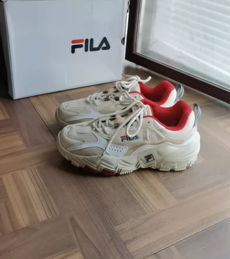 闲置出38.5码斐乐运动鞋跑步鞋 全新未穿...