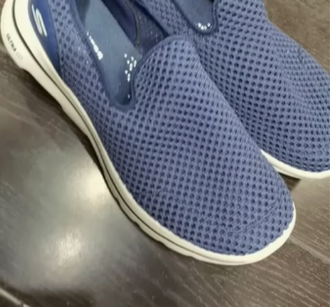 斯凯起鞋处理 40-1 双， 41-2 双...