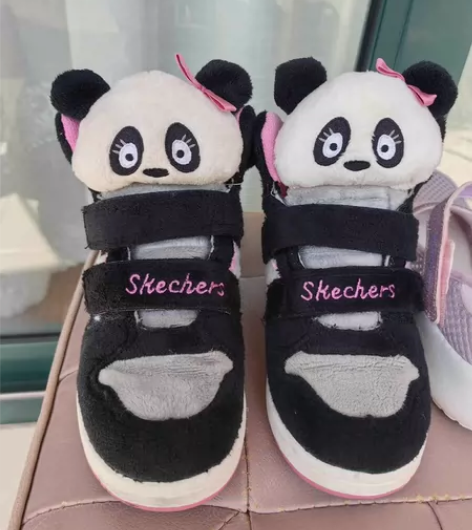 斯凯奇经典款女童夹鞋 一鞋可以过冬哦 感兴...