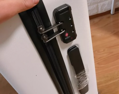 《特价款低价包邮》销售小米90分行李箱 2...