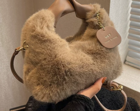 #是时候换新包啦 [闪亮]毛茸茸小包包女款...